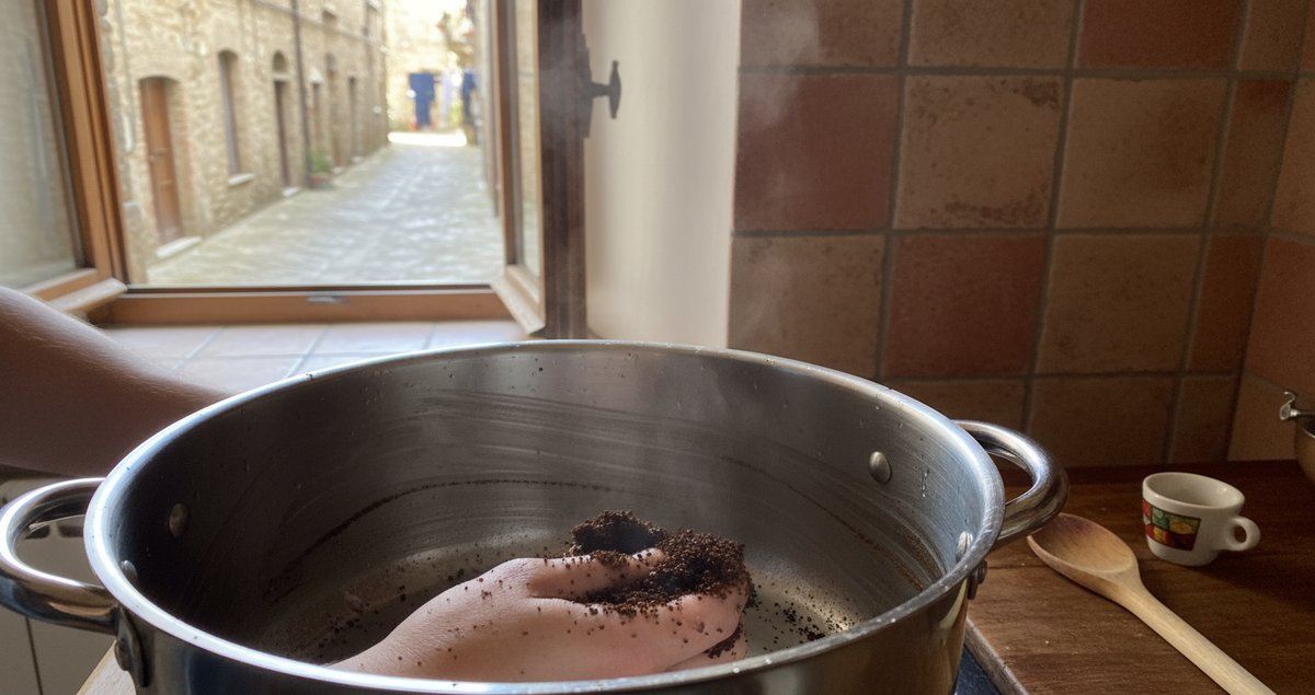 trucco-fondi-caffe-pulire-pentole-senza-graffiare