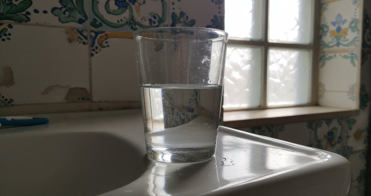 motivo-inaspettato-bicchiere-bagno-funziona-meglio-deodorante